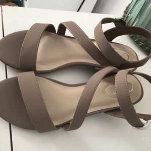 Wide Width cross Strap Low Healed Sandals